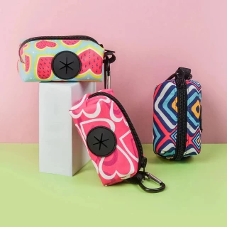 Cute Valentine’s Day Pet Poop Bag Holder – Heart-Themed Clip-On Dispenser for Dog Leash (Bags Not Included)