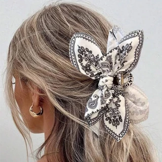 Cashew Flower Heart-Shaped Double-Sided Bow Hair Clip – Lightweight Summer Accessory for Women
