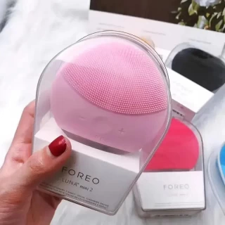 Foreo luna mini 2 facial silicone facial cleansing brush.