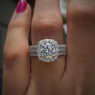 Huitan Trendy Brilliant Cubic Zirconia Engagement Ring